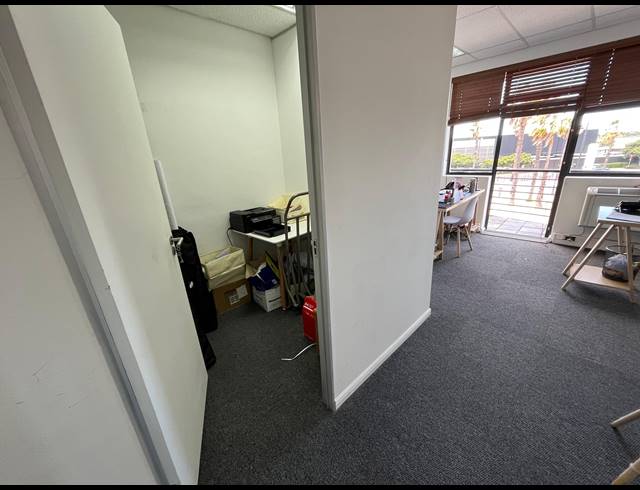 55M² OFFICE TO LET IN CENTURY CITY